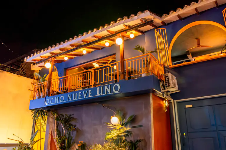 Ocho Nueve Uno
